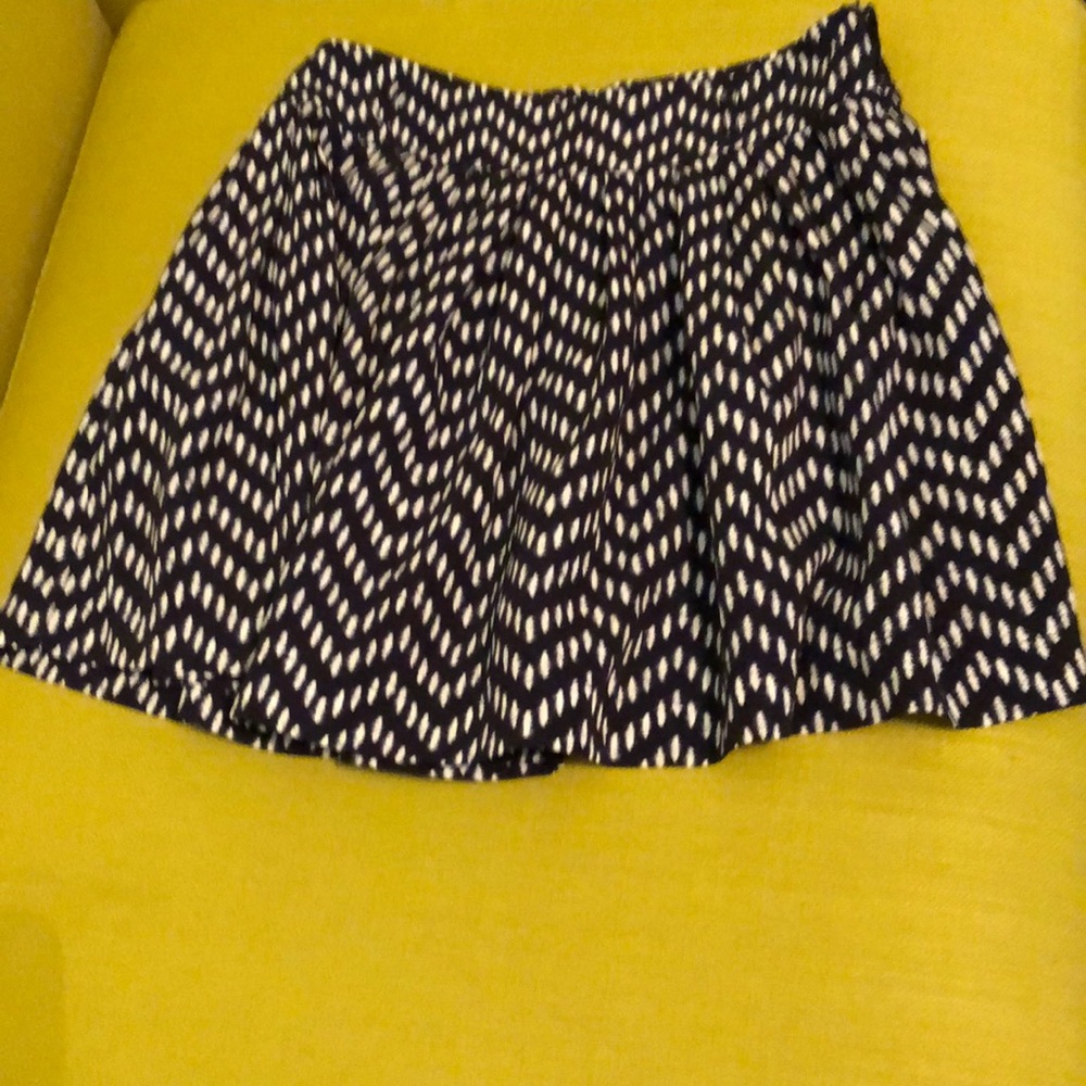 Flattering pleated mini skirt!!